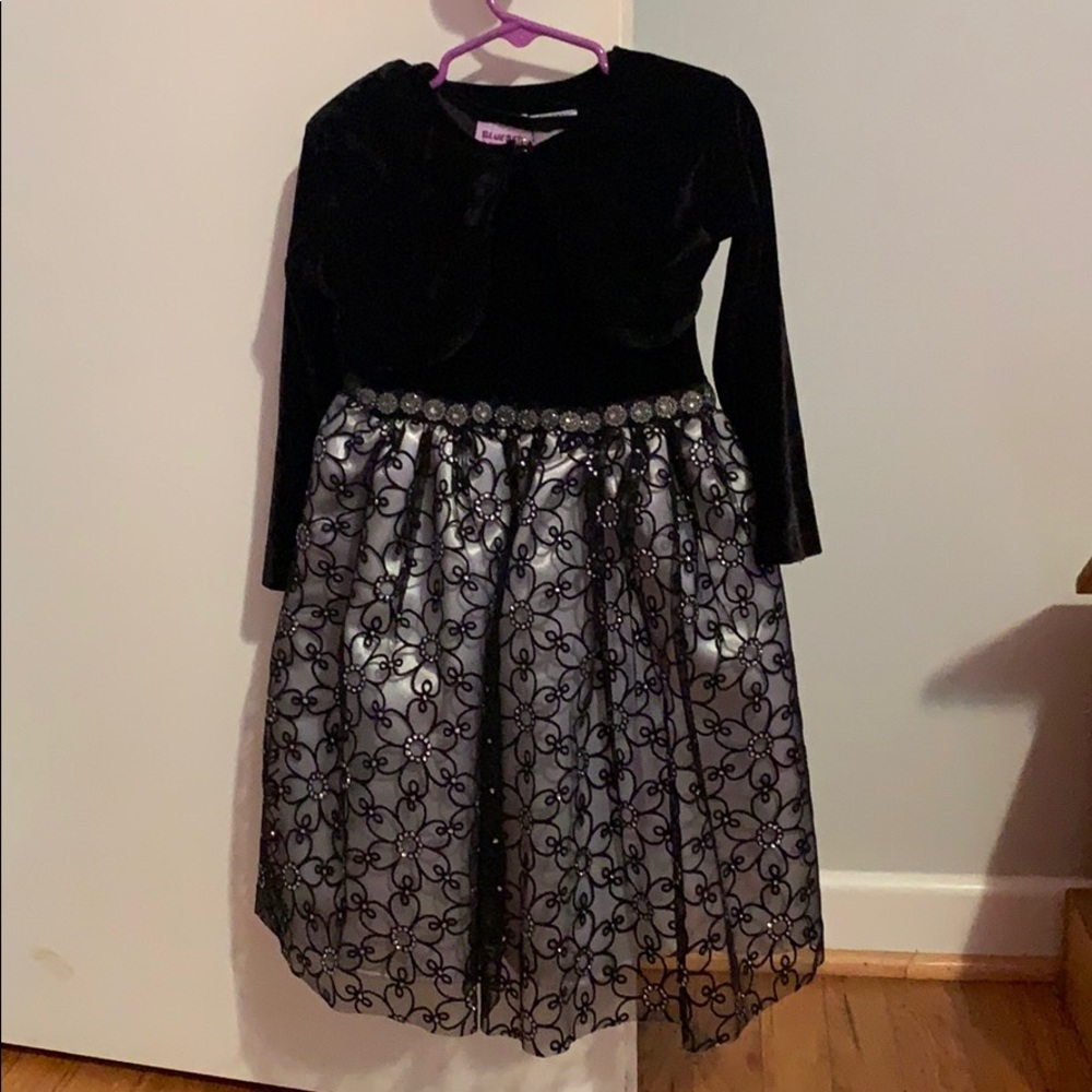 Stunning little girls dress!